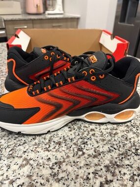 Nike Air Max TW SE Black/Gym Red-Total Orange Box Label Size 9.5 Mens